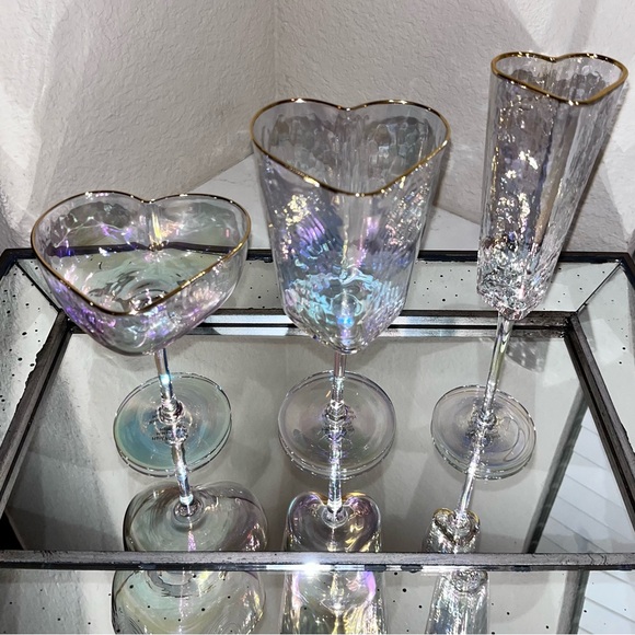 6-PIECE NEW HEART SHAPED IRIDESCENT
MARTINI/WINE/CHAMPAGNE/GLASSES BUNDLE - Picture 10 of 15